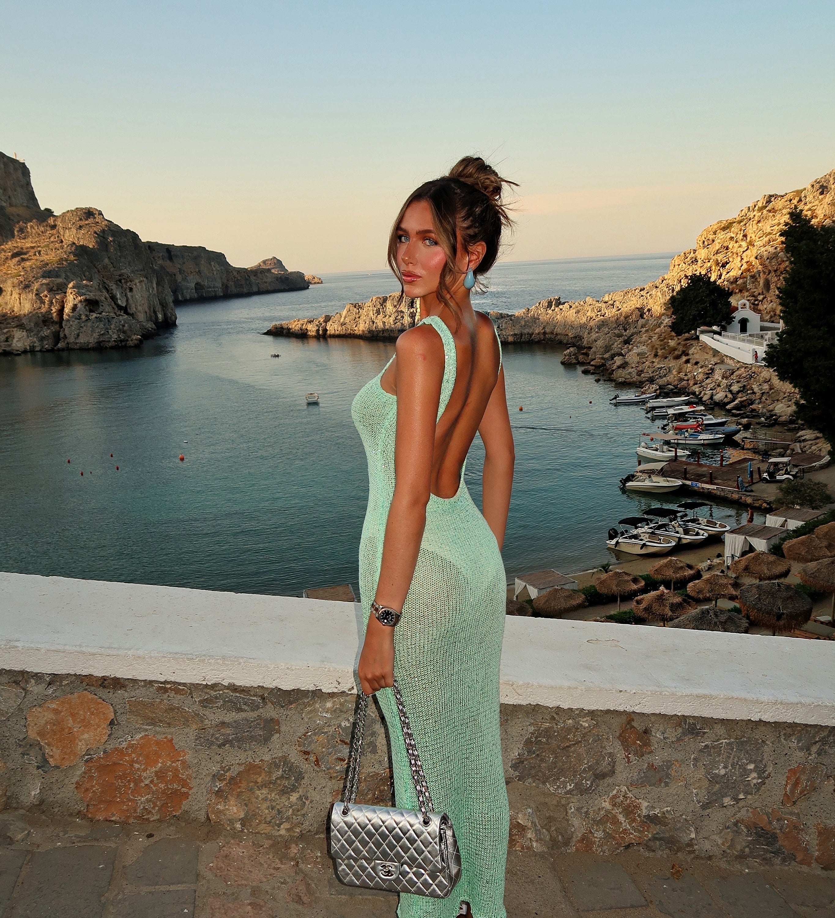 Lana – Rochie de Damă Tricotată Strălucitoare cu Spate Liber