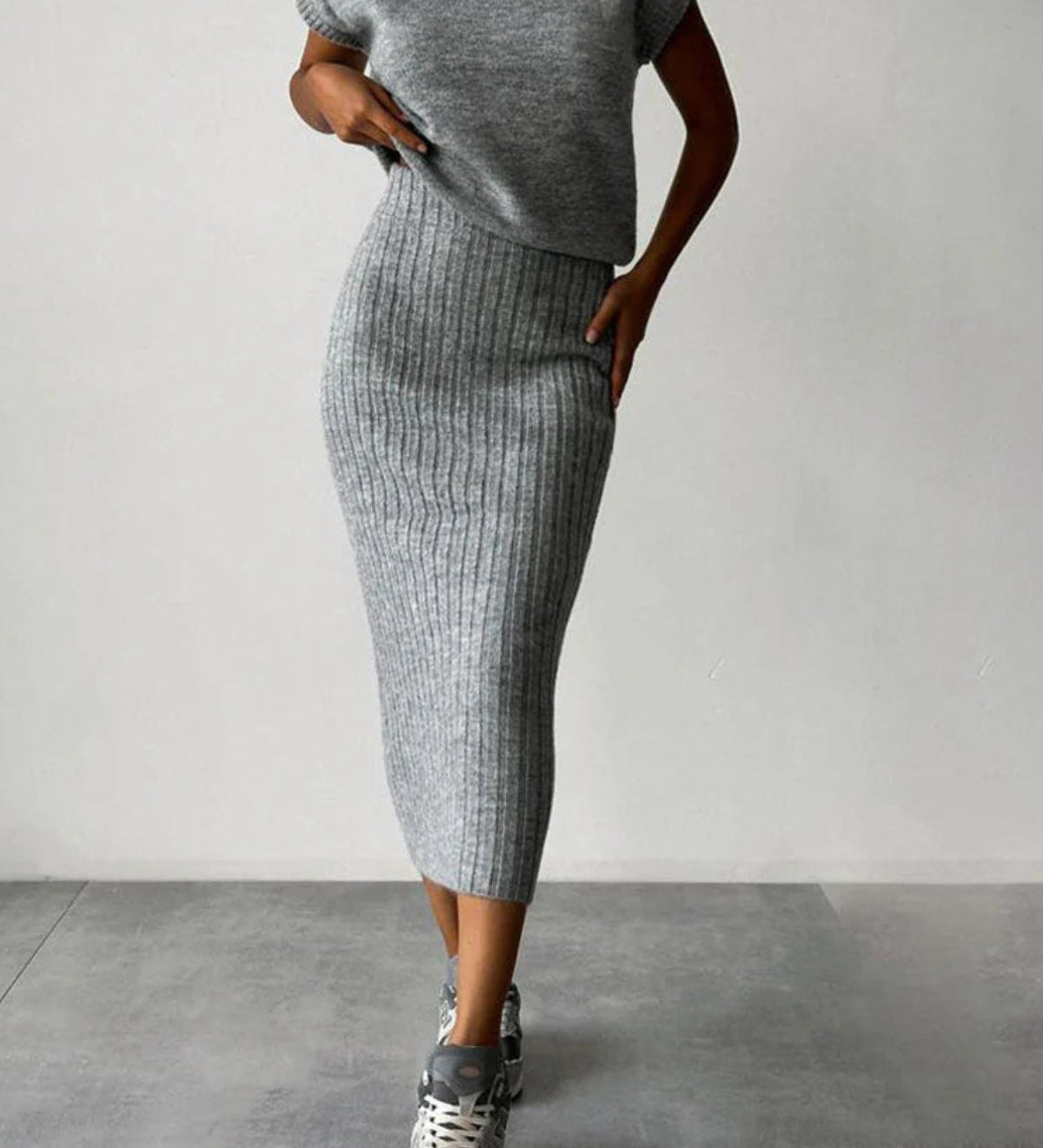 Set Asortat: Top Tricotat Gros și Fustă Midi Tricotată cu Talie Înaltă