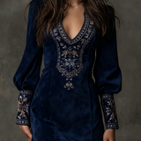 Amalia | Rochie mini vintage maro din suede cu decolteu în V și broderie
